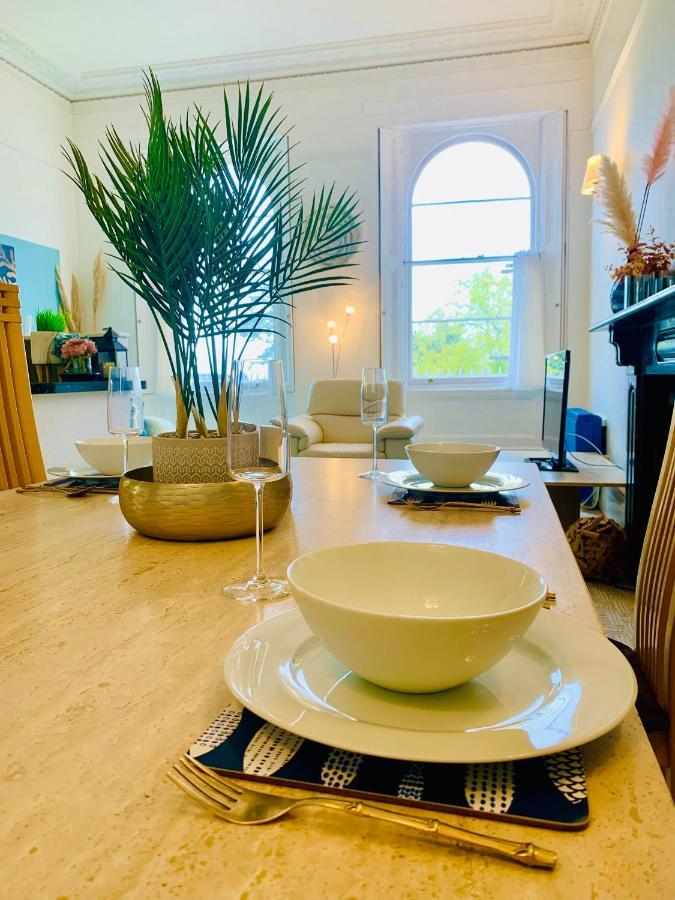 **sunny And Bright, Thatchers Rock One Bed Front Apartment*** Torquay